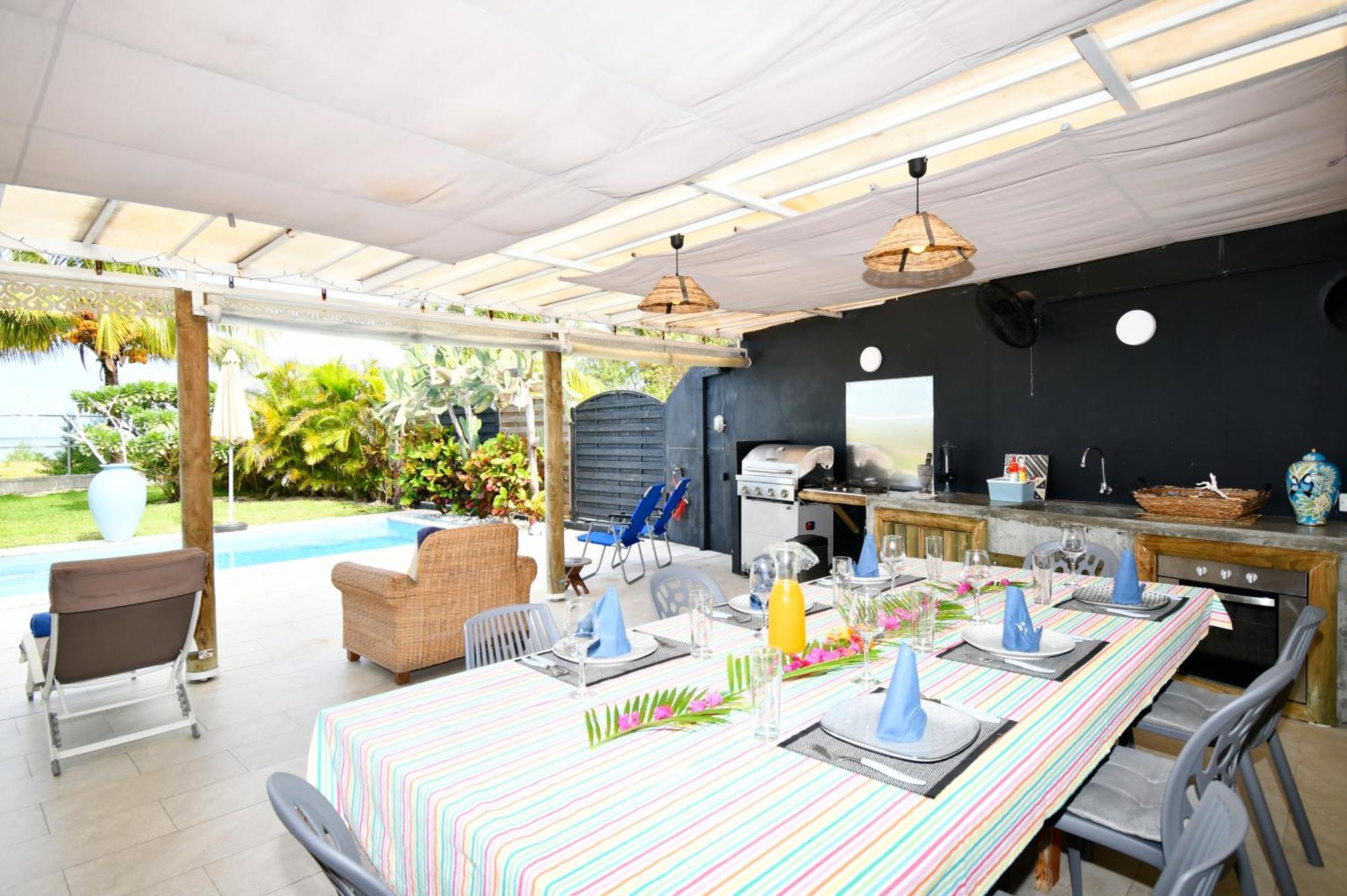 Chalet Kestrel With Pool On The Beach Riambel Eksteriør bilde