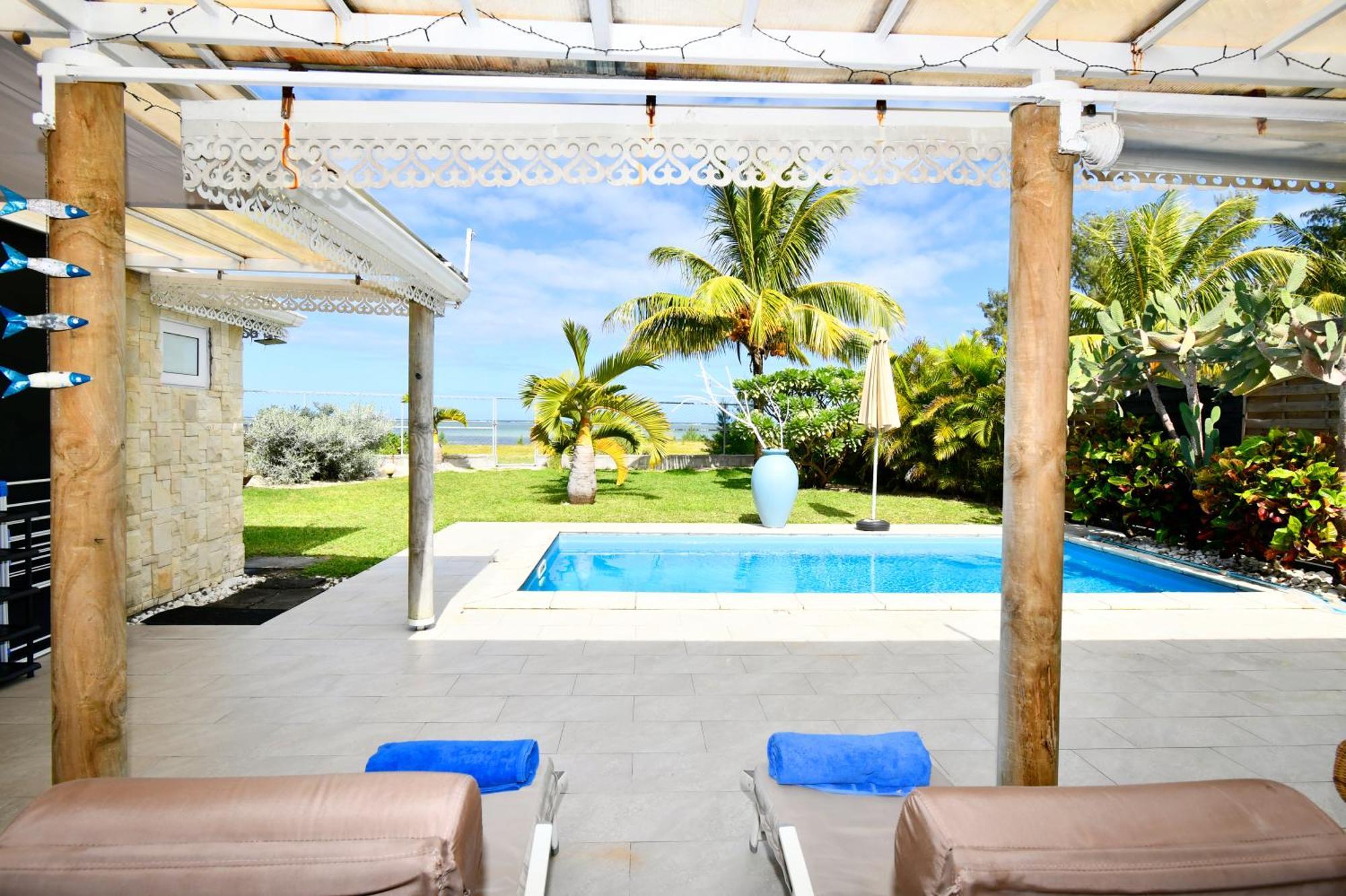 Chalet Kestrel With Pool On The Beach Riambel Eksteriør bilde