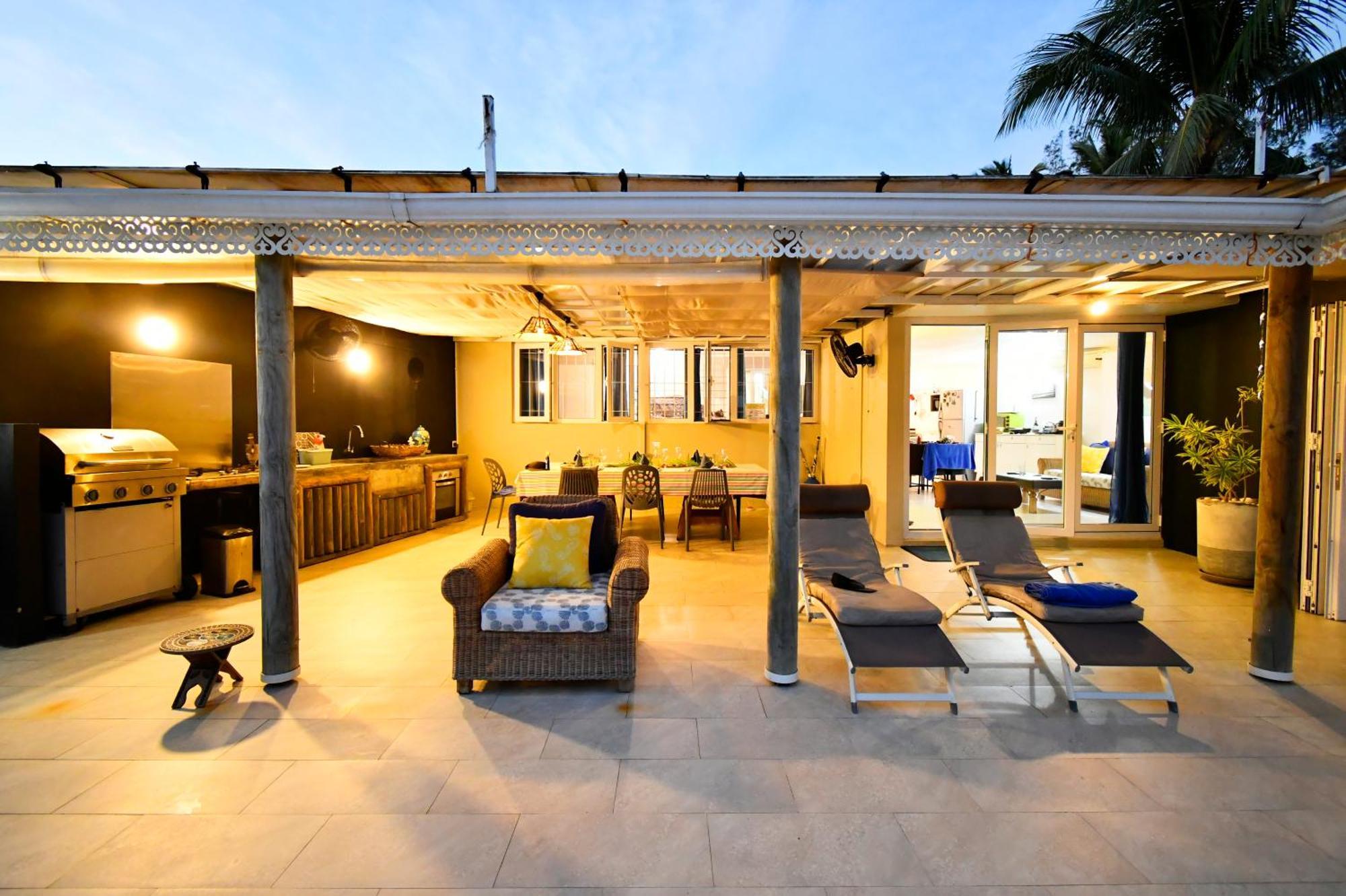 Chalet Kestrel With Pool On The Beach Riambel Eksteriør bilde